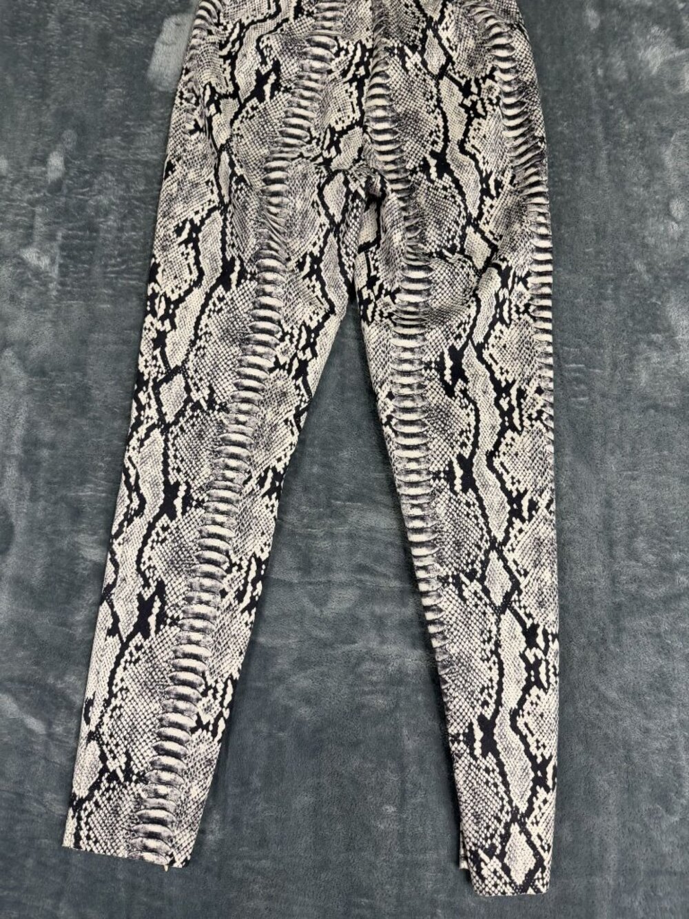 TC Womens Black & Beige Snake Print Leggings Zipper Detail Size S - Picture 2 of 10